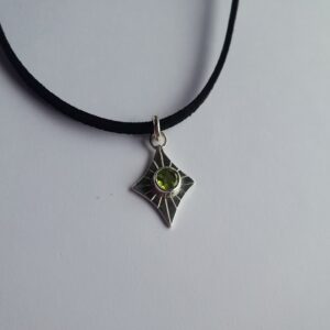 dije peridoto estrella