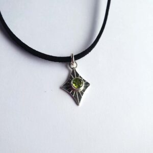 dije peridoto estrella